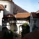 cour-interieure-chateau-dracula-cover