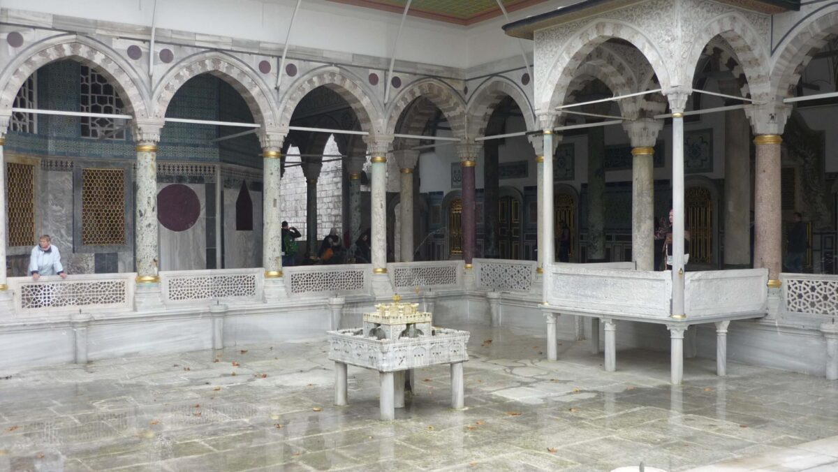 palais-topkapi-istanbul-cour-interieure