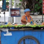 Vendeuse-de-rue-490x326