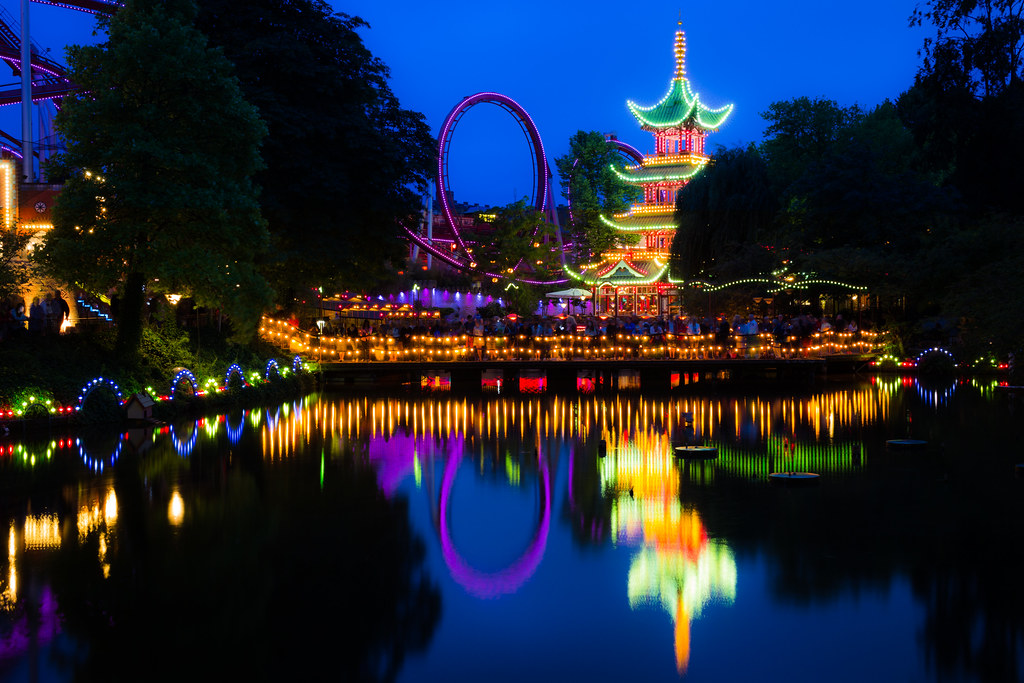 tivoli-gardens-copenhague-nuit