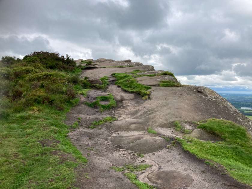 roaches-rochers-en-haut-cover
