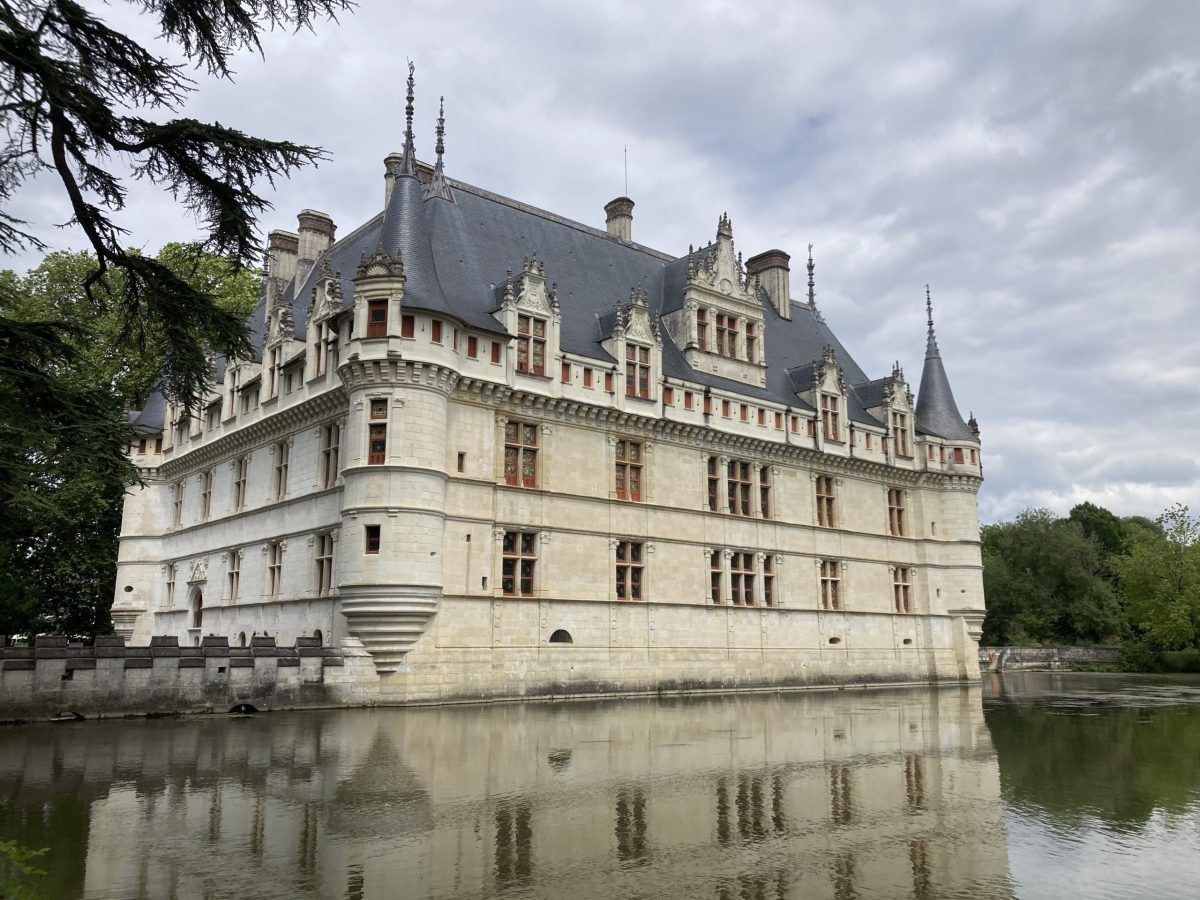 angle--chateau-azay-le-rideau