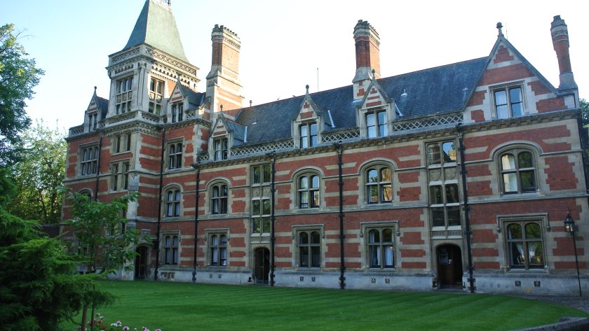 exterieur-universite-de-cambridge