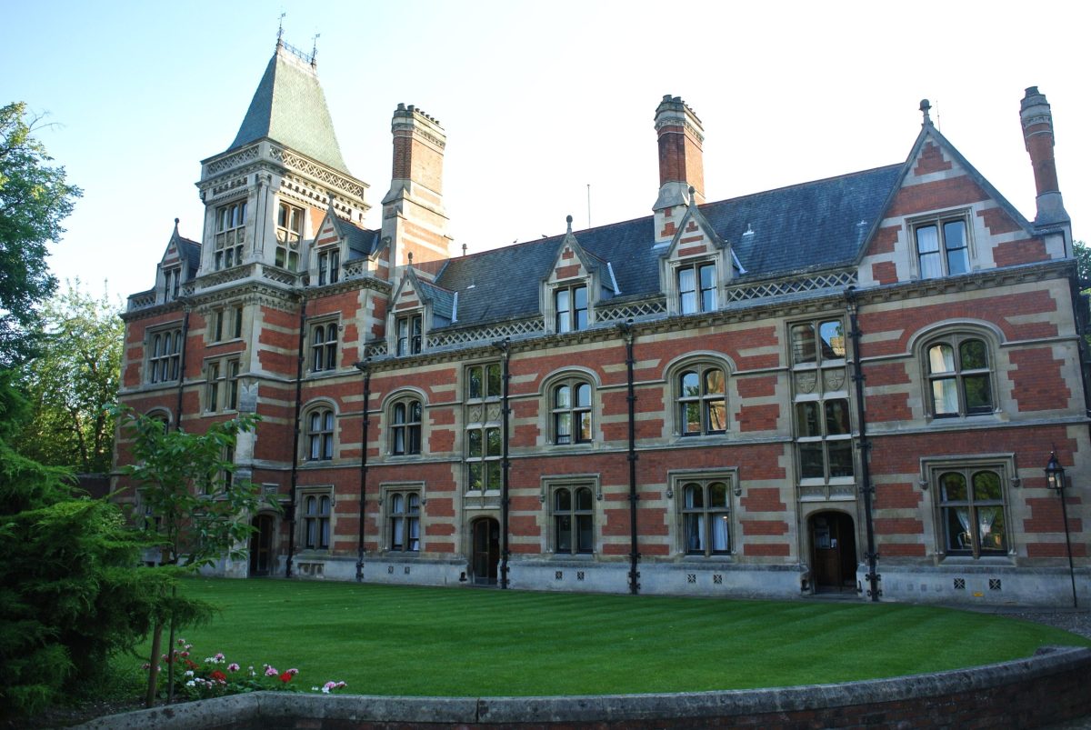 exterieur-universite-de-cambridge